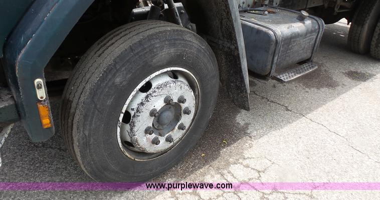 image for item K1443 1988 Ford 6000 oil distributor truck