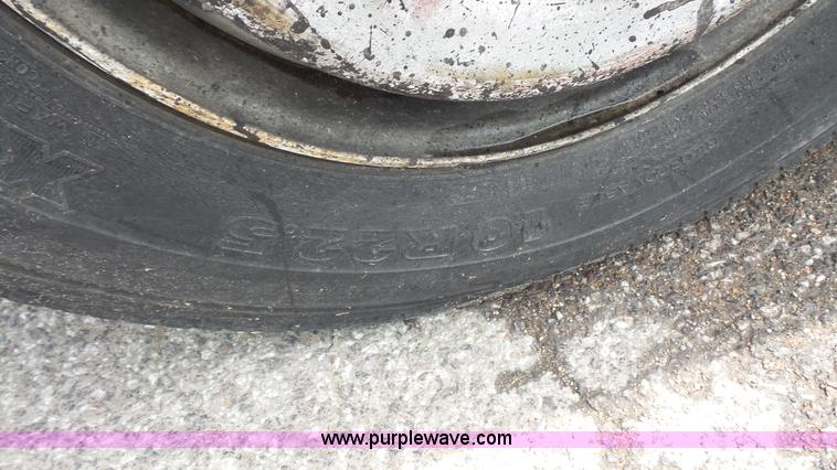 image for item K1443 1988 Ford 6000 oil distributor truck