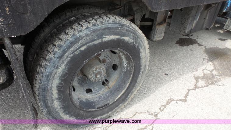 image for item K1443 1988 Ford 6000 oil distributor truck