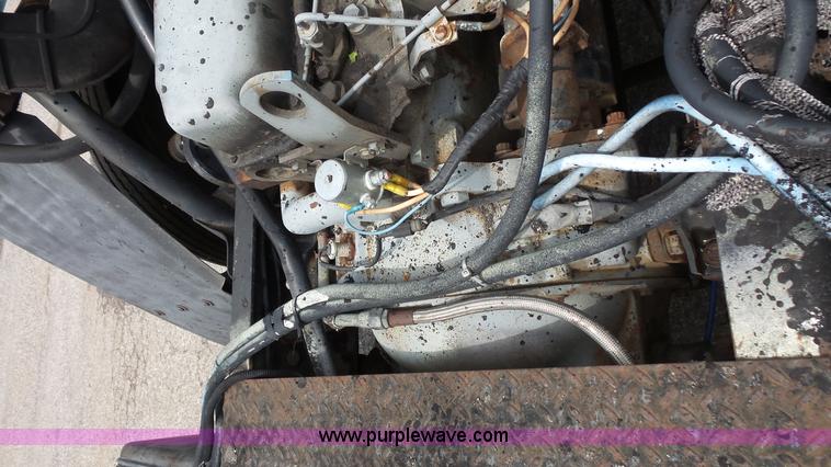 image for item K1443 1988 Ford 6000 oil distributor truck