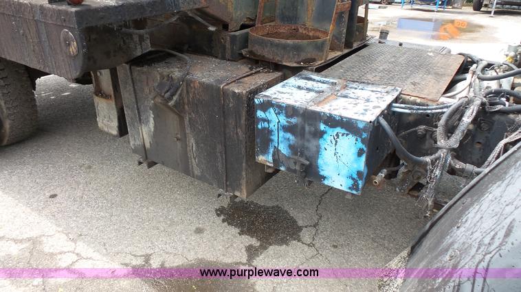 image for item K1443 1988 Ford 6000 oil distributor truck