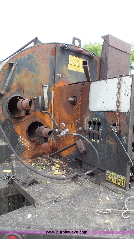 image for item K1443 1988 Ford 6000 oil distributor truck