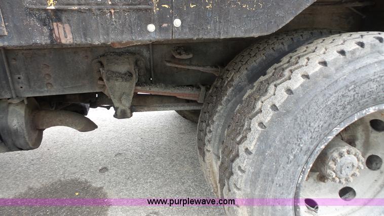 image for item K1443 1988 Ford 6000 oil distributor truck