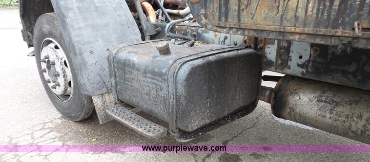 image for item K1443 1988 Ford 6000 oil distributor truck