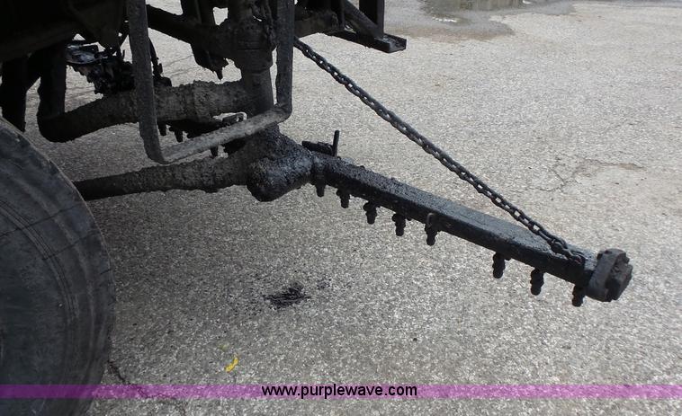 image for item K1443 1988 Ford 6000 oil distributor truck