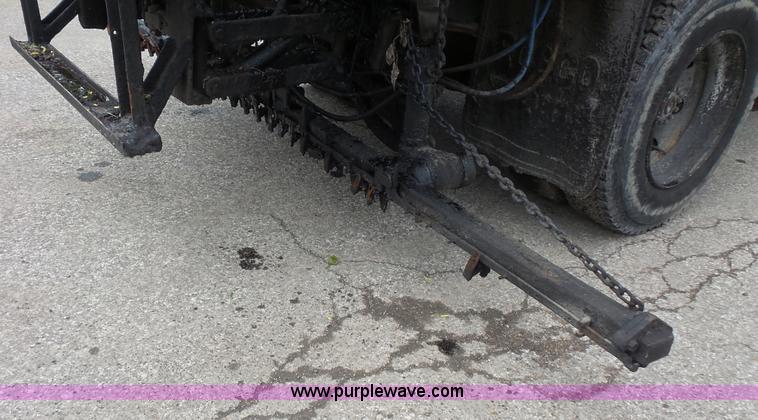 image for item K1443 1988 Ford 6000 oil distributor truck