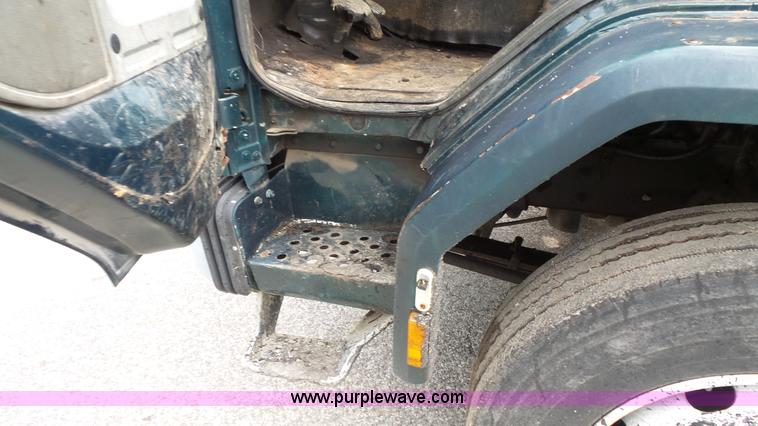 image for item K1443 1988 Ford 6000 oil distributor truck