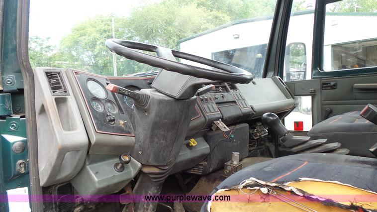 image for item K1443 1988 Ford 6000 oil distributor truck