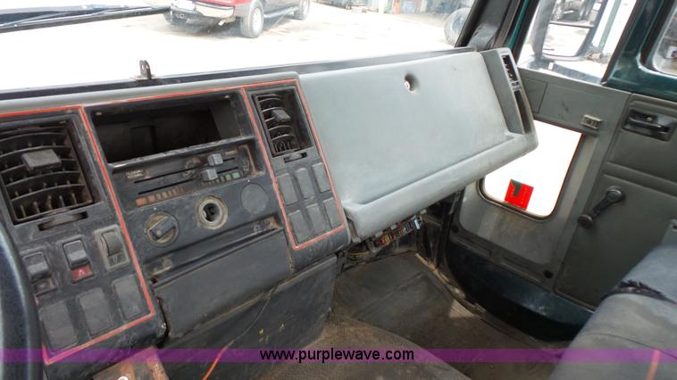 image for item K1443 1988 Ford 6000 oil distributor truck