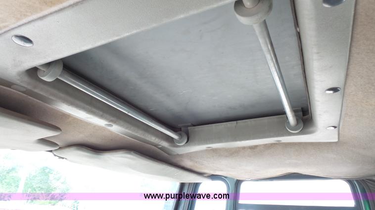 image for item K1443 1988 Ford 6000 oil distributor truck