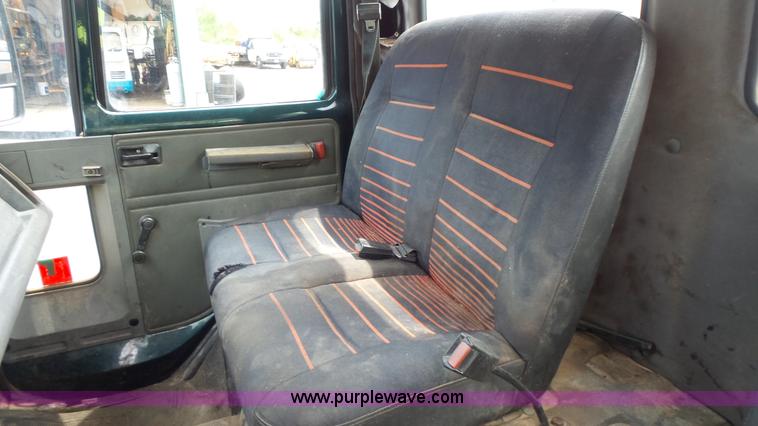 image for item K1443 1988 Ford 6000 oil distributor truck