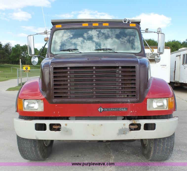 image for item K2209 2000 International F4900 dump truck