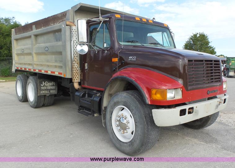 image for item K2209 2000 International F4900 dump truck
