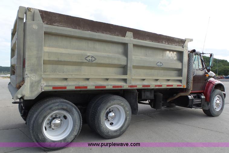 image for item K2209 2000 International F4900 dump truck