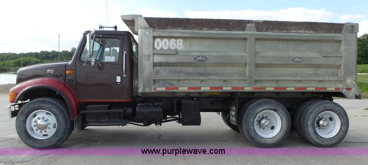 image for item K2209 2000 International F4900 dump truck