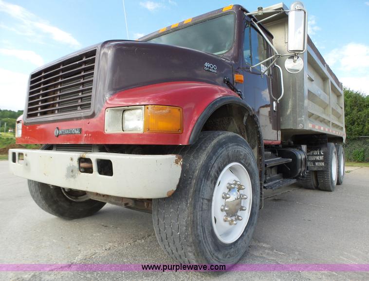 image for item K2209 2000 International F4900 dump truck