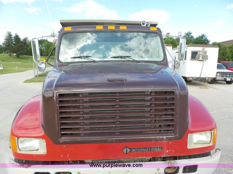 image for item K2209 2000 International F4900 dump truck