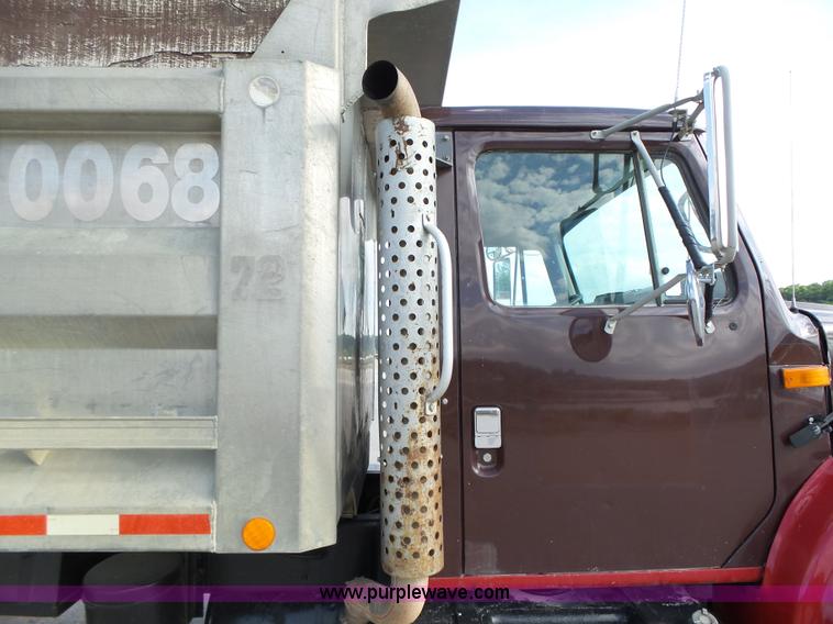 image for item K2209 2000 International F4900 dump truck