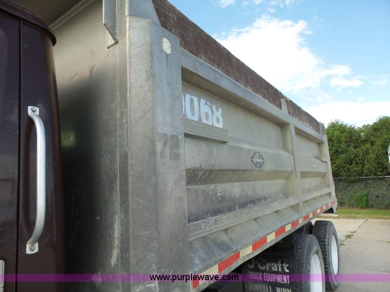 image for item K2209 2000 International F4900 dump truck