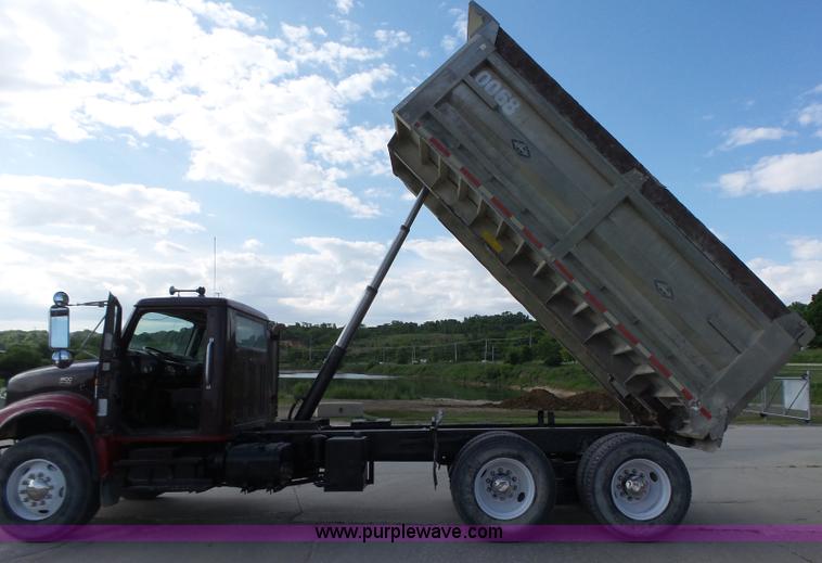 image for item K2209 2000 International F4900 dump truck
