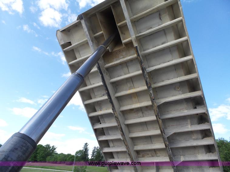 image for item K2209 2000 International F4900 dump truck