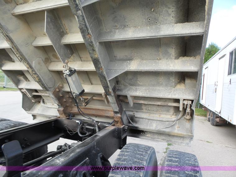 image for item K2209 2000 International F4900 dump truck