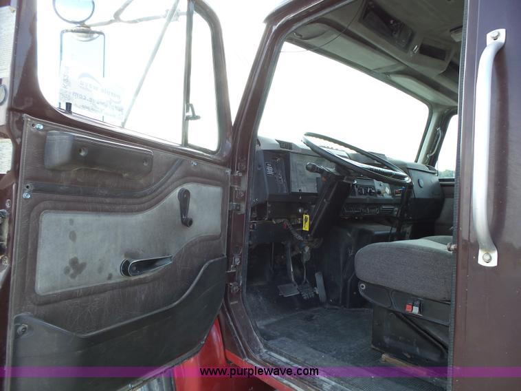 image for item K2209 2000 International F4900 dump truck