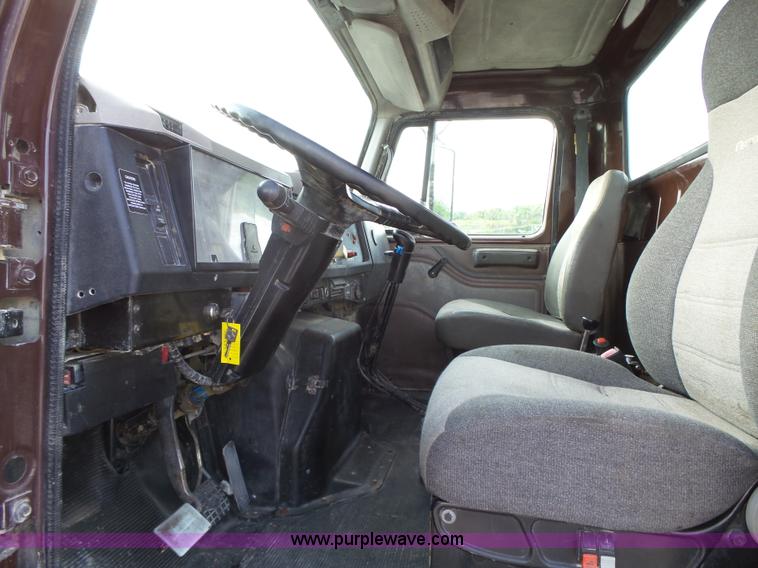 image for item K2209 2000 International F4900 dump truck