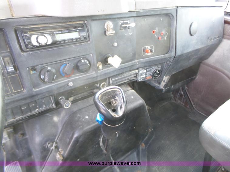 image for item K2209 2000 International F4900 dump truck