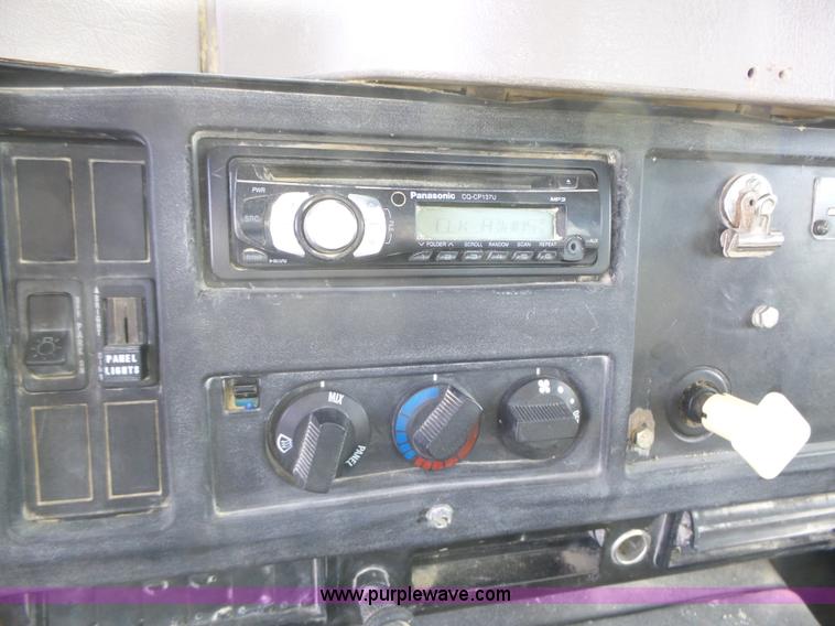 image for item K2209 2000 International F4900 dump truck