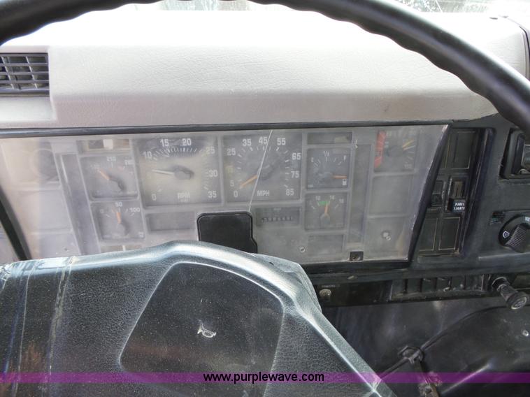 image for item K2209 2000 International F4900 dump truck