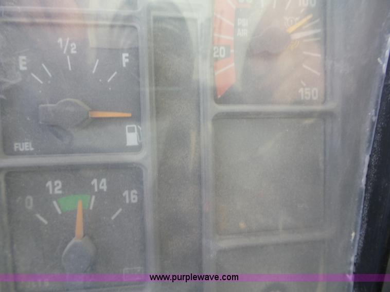 image for item K2209 2000 International F4900 dump truck