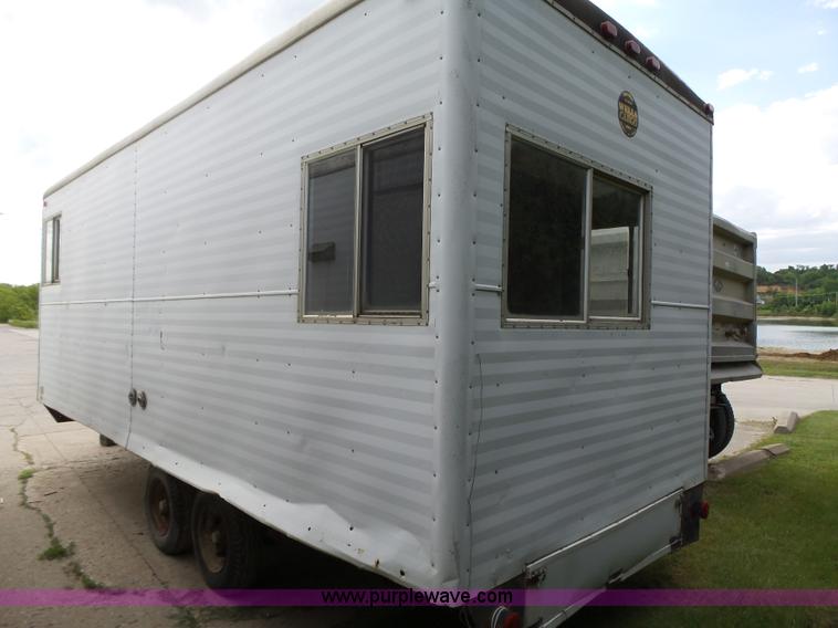 image for item K2210 1986 Wells Cargo office trailer