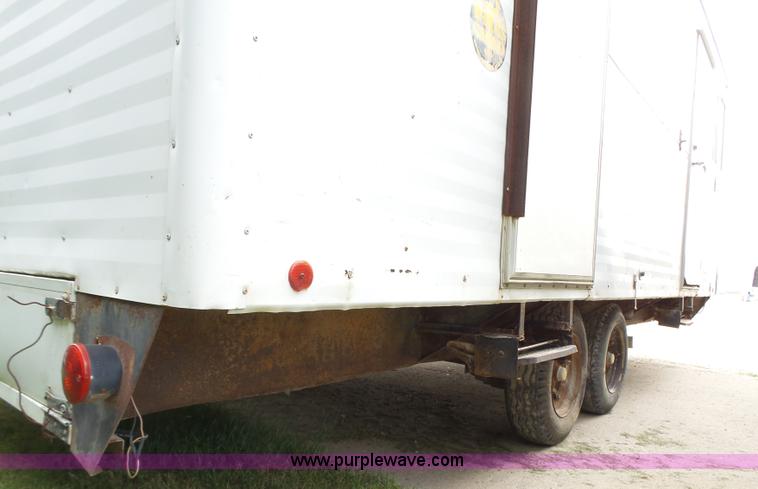 image for item K2210 1986 Wells Cargo office trailer