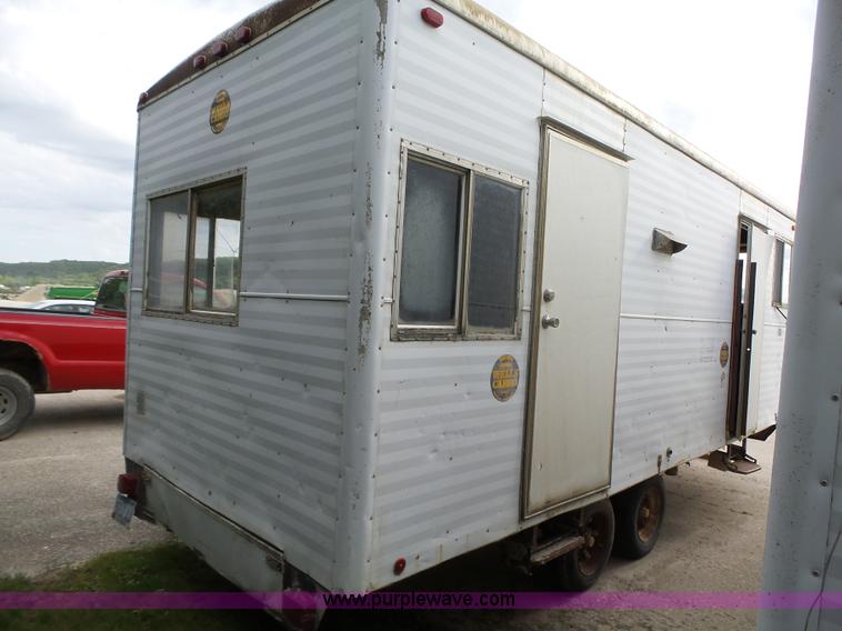 image for item K2211 1986 Wells Cargo office trailer