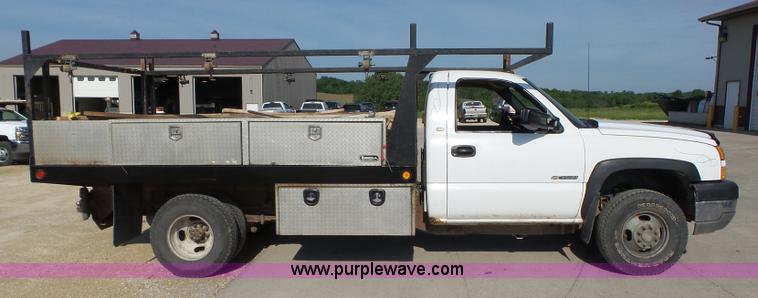 image for item K2221 2005 Chevrolet Silverado 3500 flatbed pickup truck