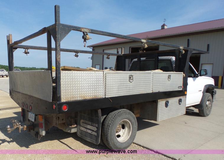 image for item K2221 2005 Chevrolet Silverado 3500 flatbed pickup truck
