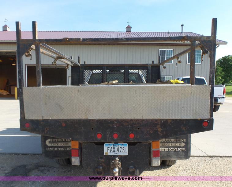 image for item K2221 2005 Chevrolet Silverado 3500 flatbed pickup truck