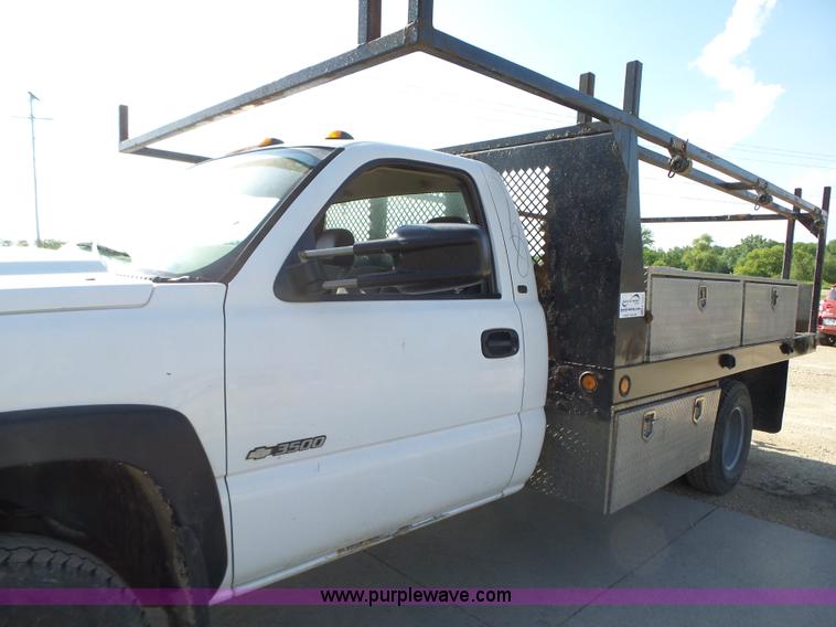 image for item K2221 2005 Chevrolet Silverado 3500 flatbed pickup truck