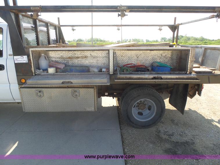 image for item K2221 2005 Chevrolet Silverado 3500 flatbed pickup truck
