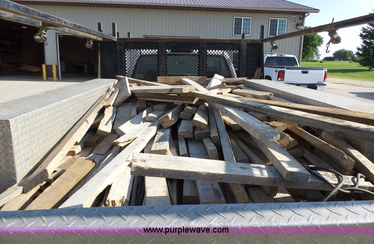 image for item K2221 2005 Chevrolet Silverado 3500 flatbed pickup truck