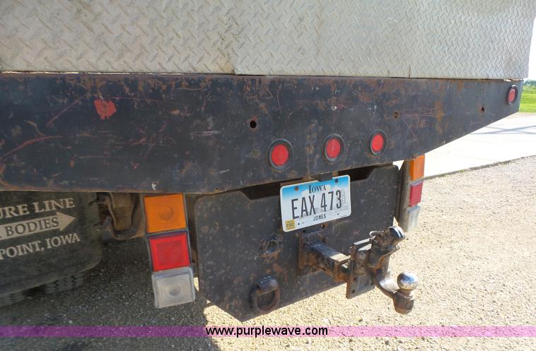 image for item K2221 2005 Chevrolet Silverado 3500 flatbed pickup truck