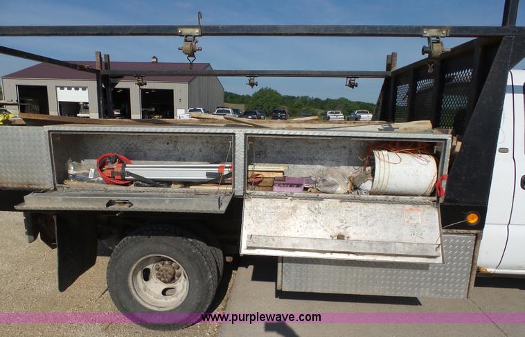 image for item K2221 2005 Chevrolet Silverado 3500 flatbed pickup truck