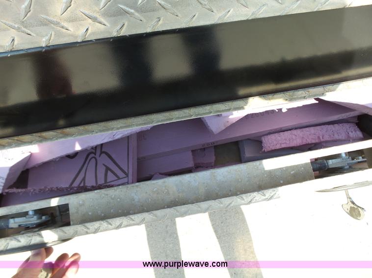 image for item K2221 2005 Chevrolet Silverado 3500 flatbed pickup truck