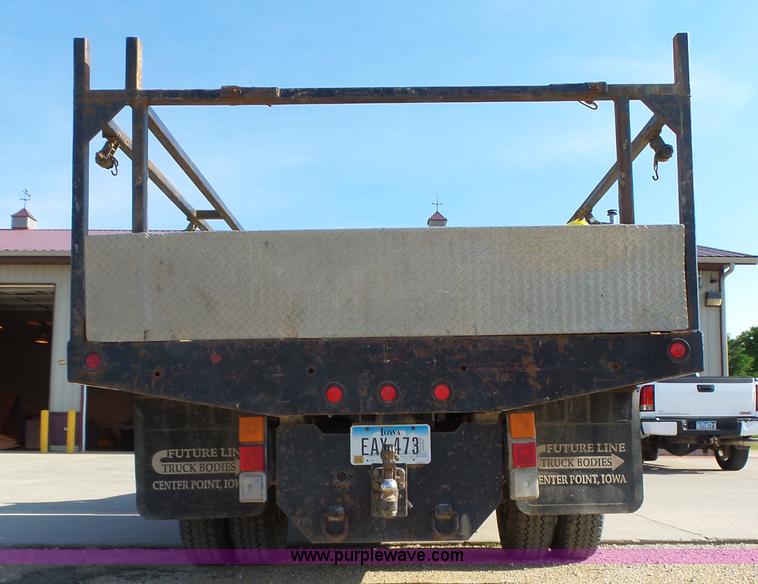 image for item K2221 2005 Chevrolet Silverado 3500 flatbed pickup truck