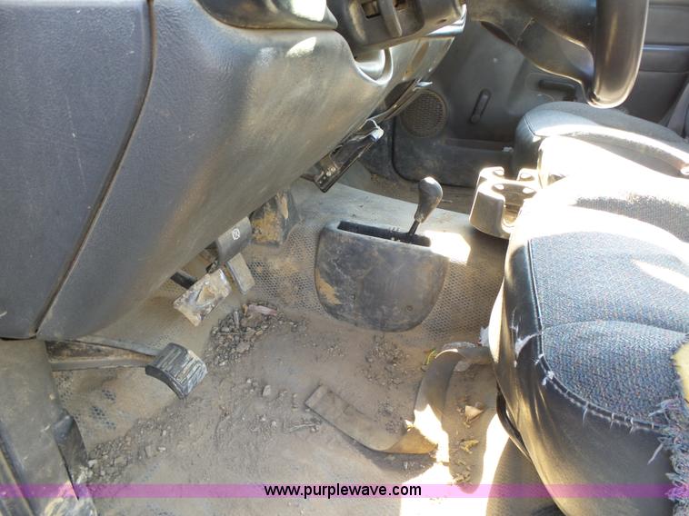 image for item K2221 2005 Chevrolet Silverado 3500 flatbed pickup truck