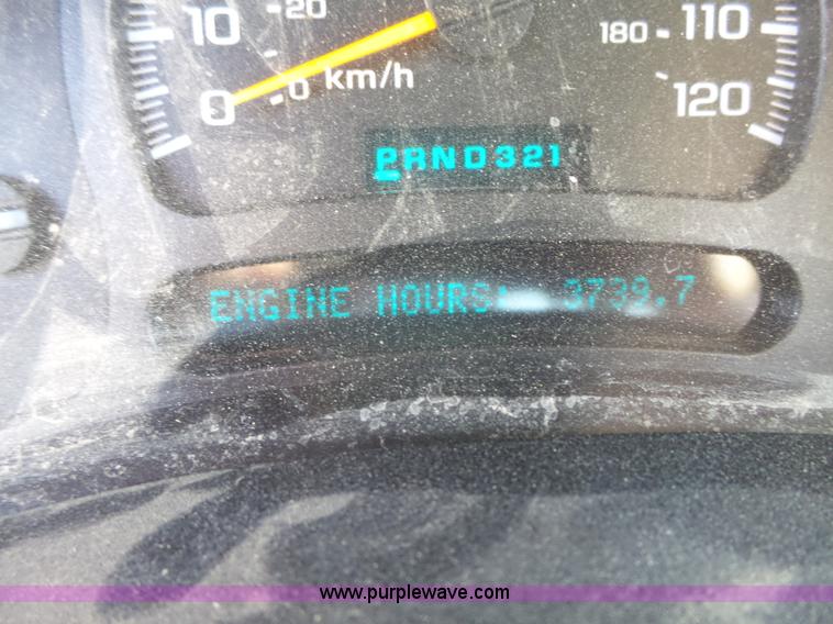 image for item K2221 2005 Chevrolet Silverado 3500 flatbed pickup truck