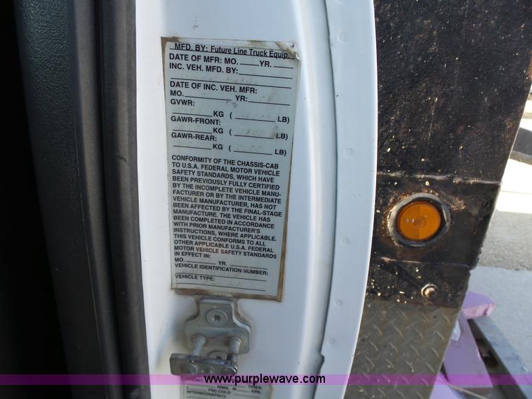 image for item K2221 2005 Chevrolet Silverado 3500 flatbed pickup truck