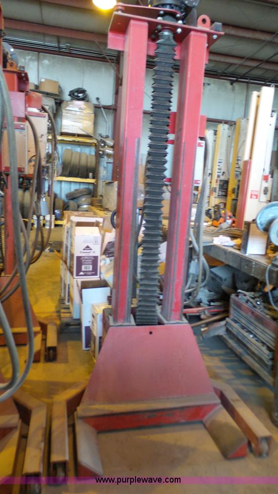 image for item K4051 Challenger MVL7 truck lift