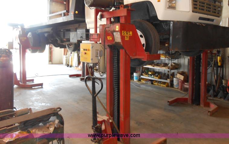 image for item K4051 Challenger MVL7 truck lift